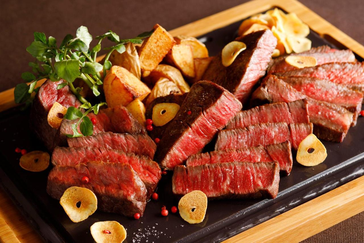 فندق نيو أوتاني طوكيو ذا مين المظهر الخارجي الصورة A steak prepared with the dry-aging technique