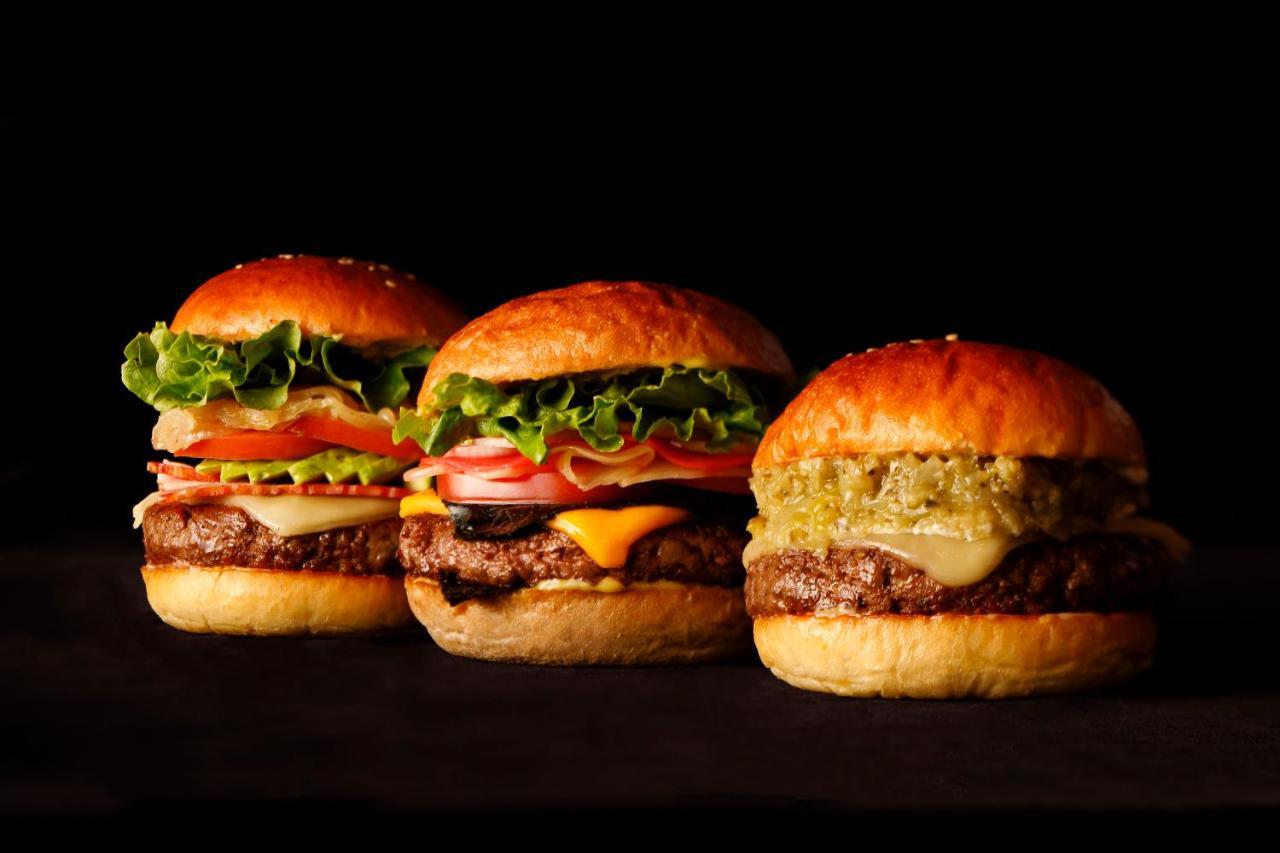 فندق نيو أوتاني طوكيو ذا مين المظهر الخارجي الصورة A selection of burgers from the Burger Kitchen